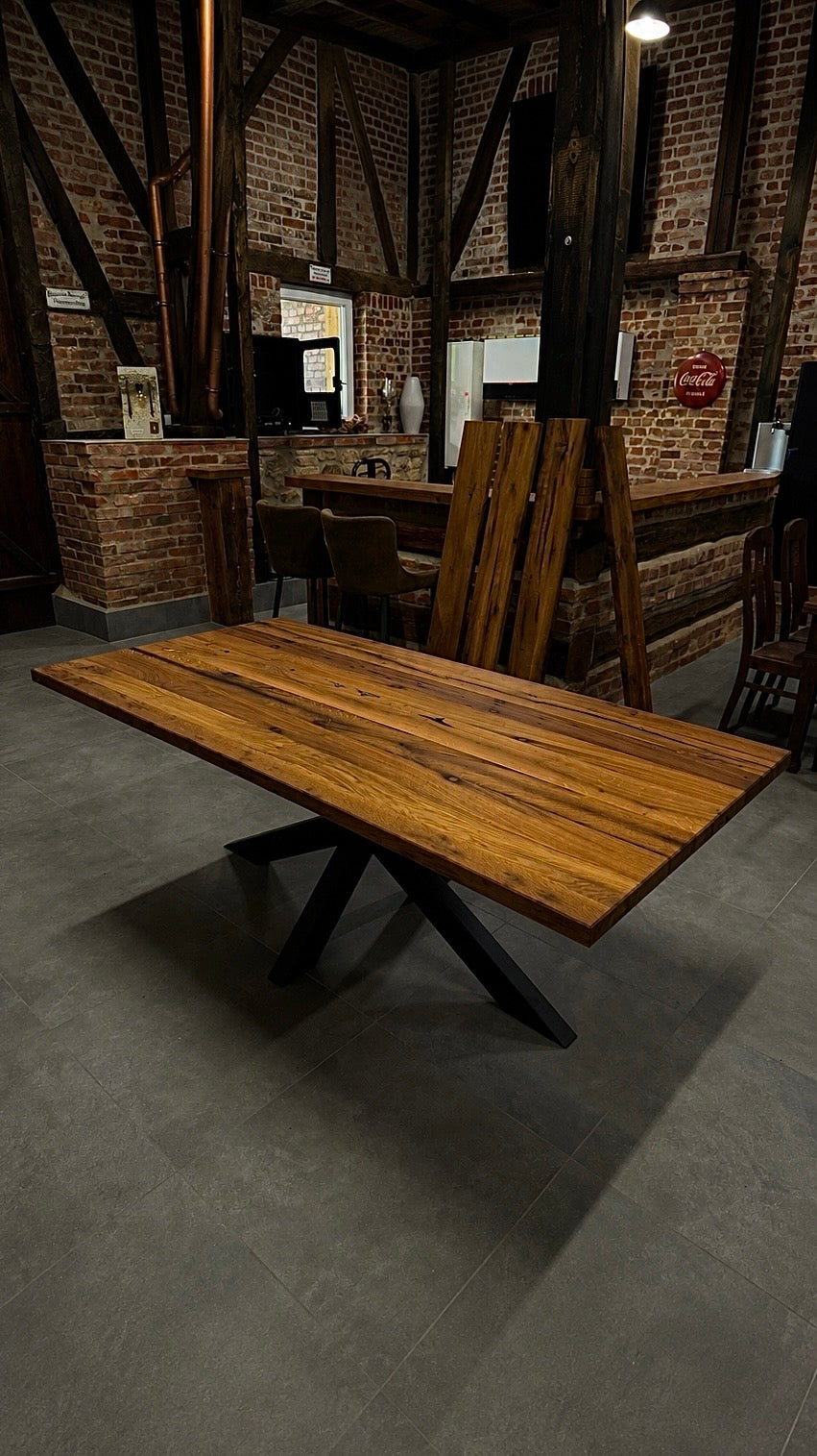 CENTURION OAK TABLE