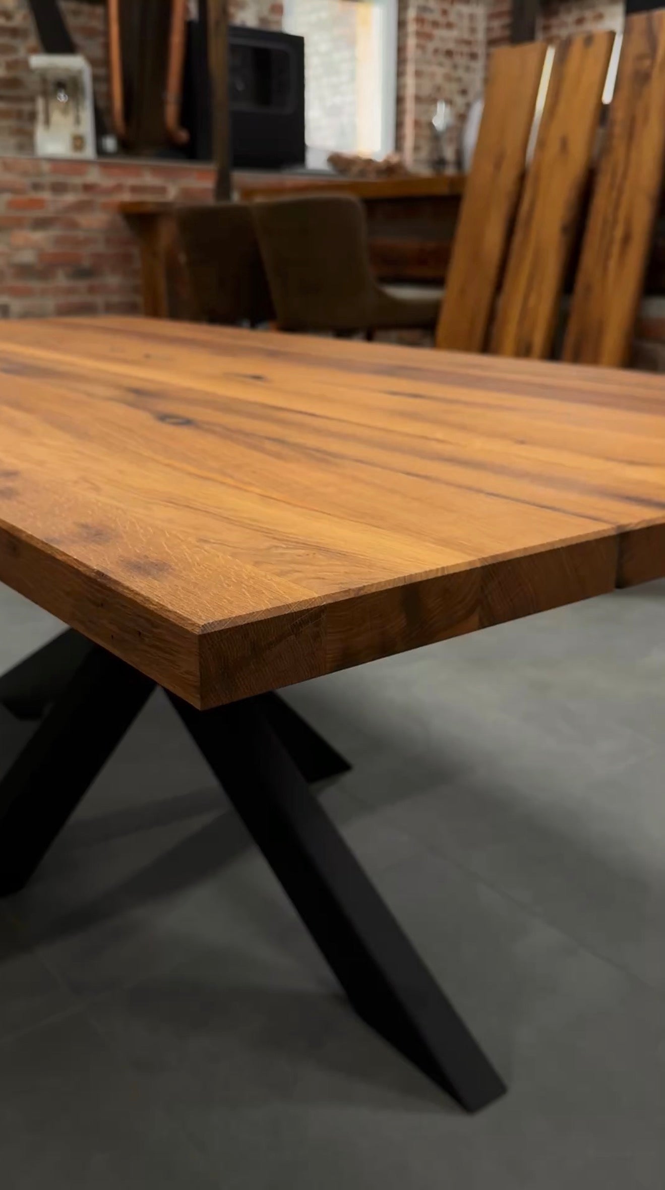 CENTURION OAK TABLE